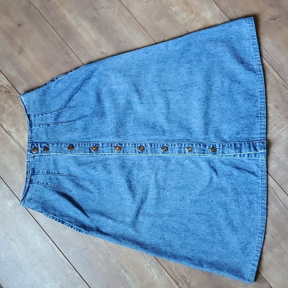 Liz Claiborne Dresses & Skirts - Vintage 80s Liz Claiborne soft denim skirt size 4
